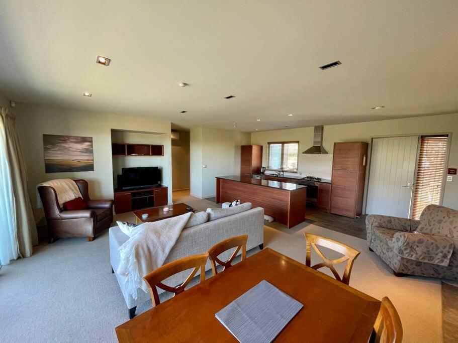 Terrace Downs 2 Bedroom Apartment 温德维索 外观 照片